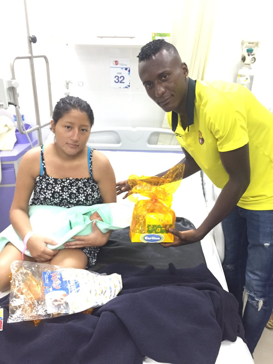 Hoy junto a @BarcelonaSCweb y #FundacionBSC les hicimos un pequeño homenaje a las nuevas mamitas #FelizDiaMamas #PrimeraMarca