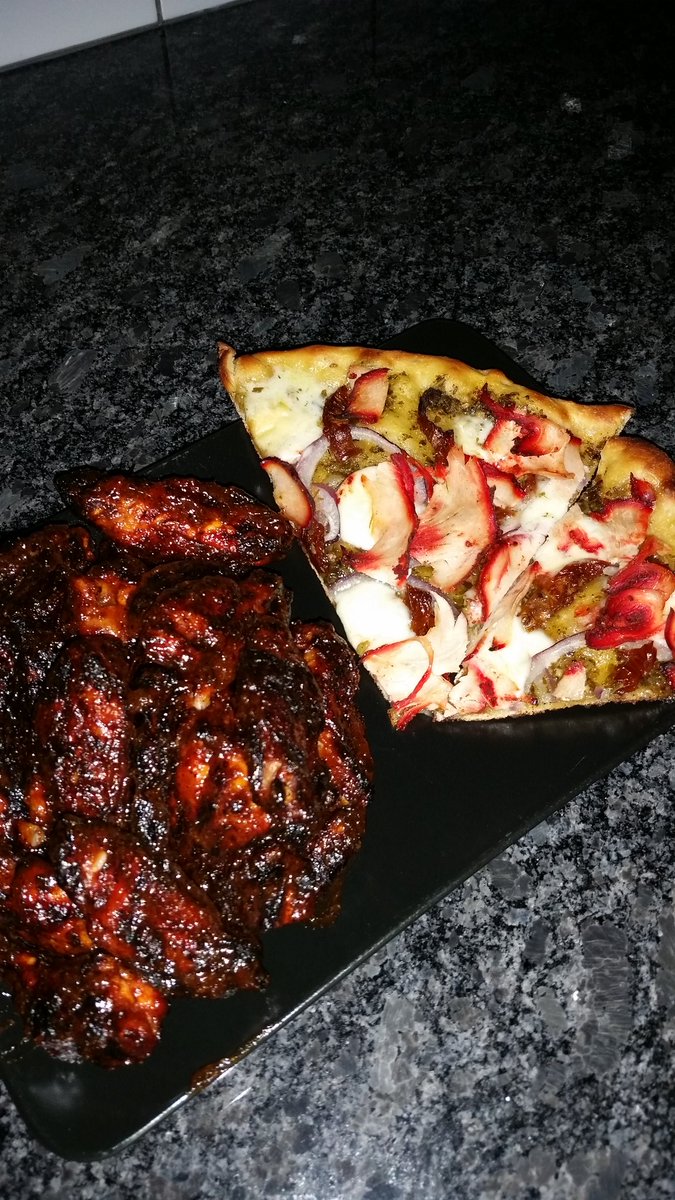 jsprott22's tweet photo. @BlueJays , #Wings AND #Pizza (both off the @broilkingbbq #Keg) #NoNeedToChoose #LetsRISE https://t.co/71Wl5XTZPO