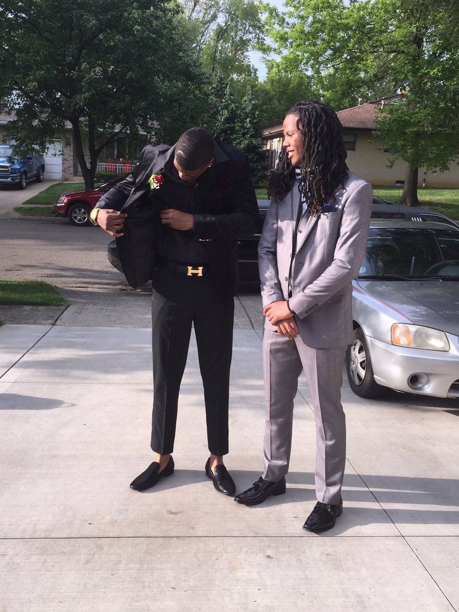 JonesSelectsAp's tweet photo. The Twins Quentin Jones Thaddeus Jones #jonesselectsprom2k17 #Jonesselectsapprentice #Jonesselectsapprentice #prom2k17 https://t.co/gTeixkeemm