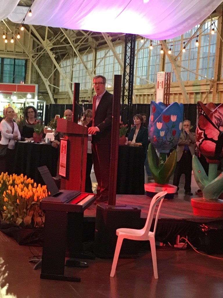 Pishlipops's tweet photo. Thanks @JimWatsonOttawa for welcoming everyone to the 65th @CdnTulipfestn @OttawaFestivals https://t.co/t13Z6wvSCR
