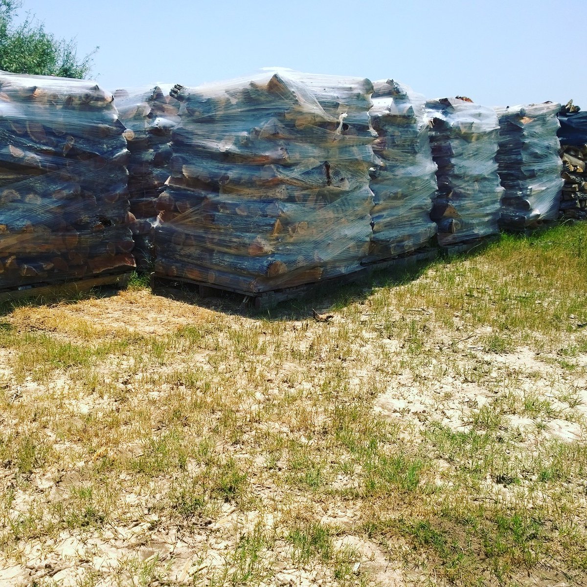 mesquitechips's tweet photo. Quality Mesquite #firewood visit our website https://t.co/XPO7GeMgla https://t.co/8UtUwcPbo0