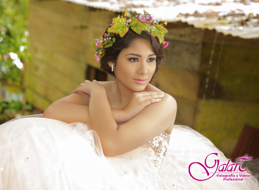 GalartEstudio's tweet photo. ¡15 años...Sin duda no se cumplen todos los días!
¡Gracias Marifer por elegirnos para este momento tan especial y único!
#ExperienciaGalart💛 https://t.co/vO0E9HP1Jv
