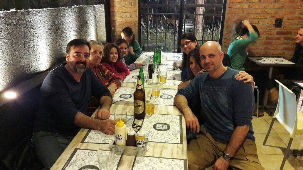 SieteOnzas's tweet photo. Los #Sbert nos visitaron y qué #Mesaza se armó! #BurgersParaTodos https://t.co/otrybBdIQa