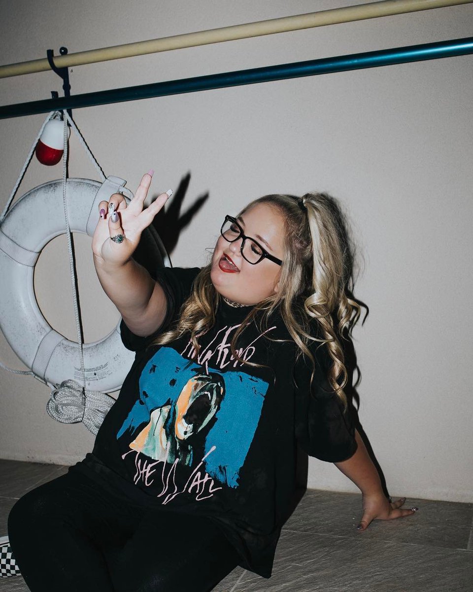 Collab's tweet photo. ✌️ out. It's the weekend. #CollabFam https://t.co/YTfSm9cXse
