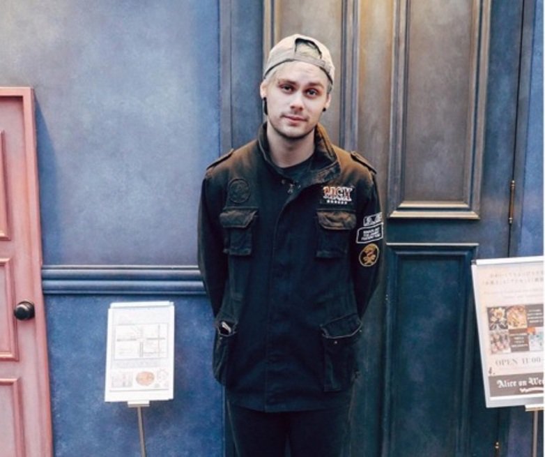 Fivesosonline's tweet photo. he looks like a beautiful emo child #michaelhour https://t.co/QCGylxipxw