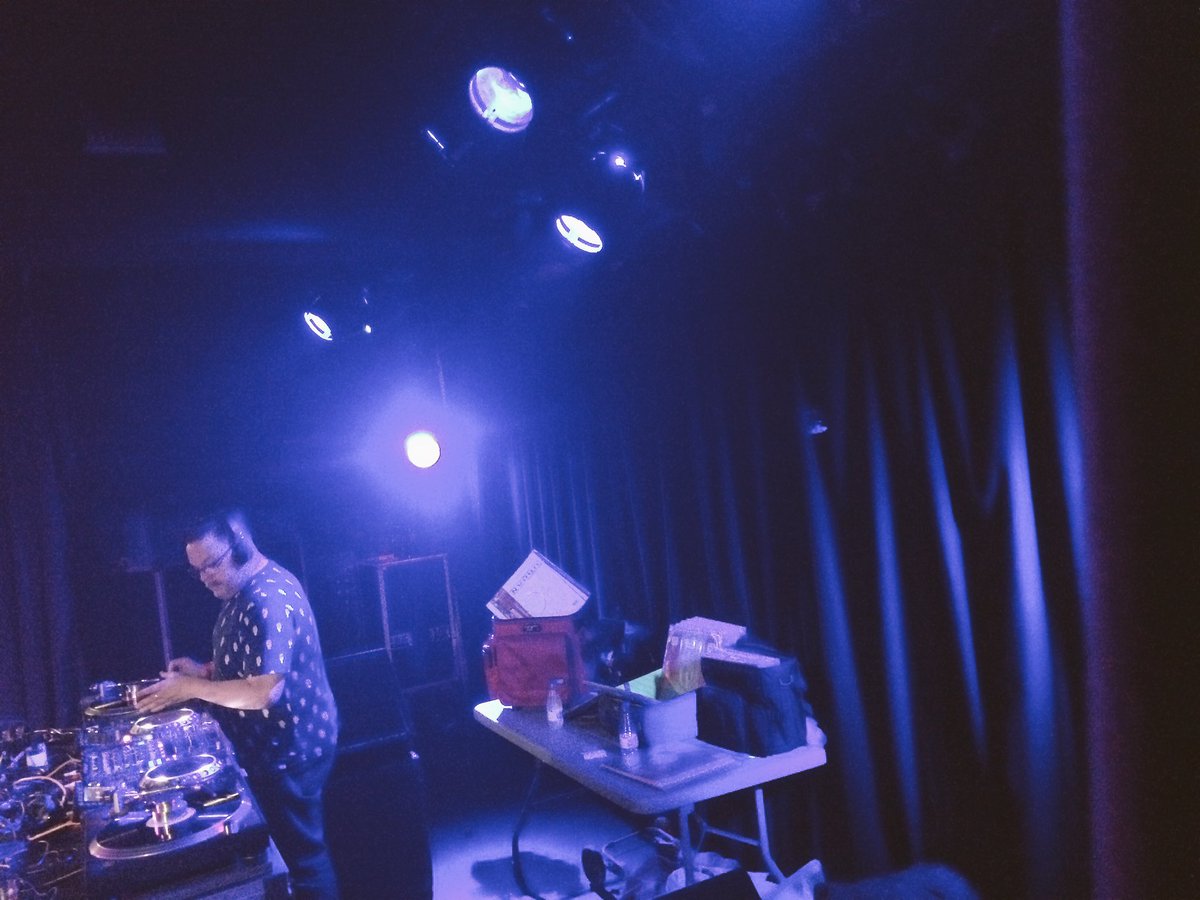 Parece que lo lleve haciendo toda la vida. Y lo lleva. <a href="/MiquiPuig/">Miqui Puig</a> 👑