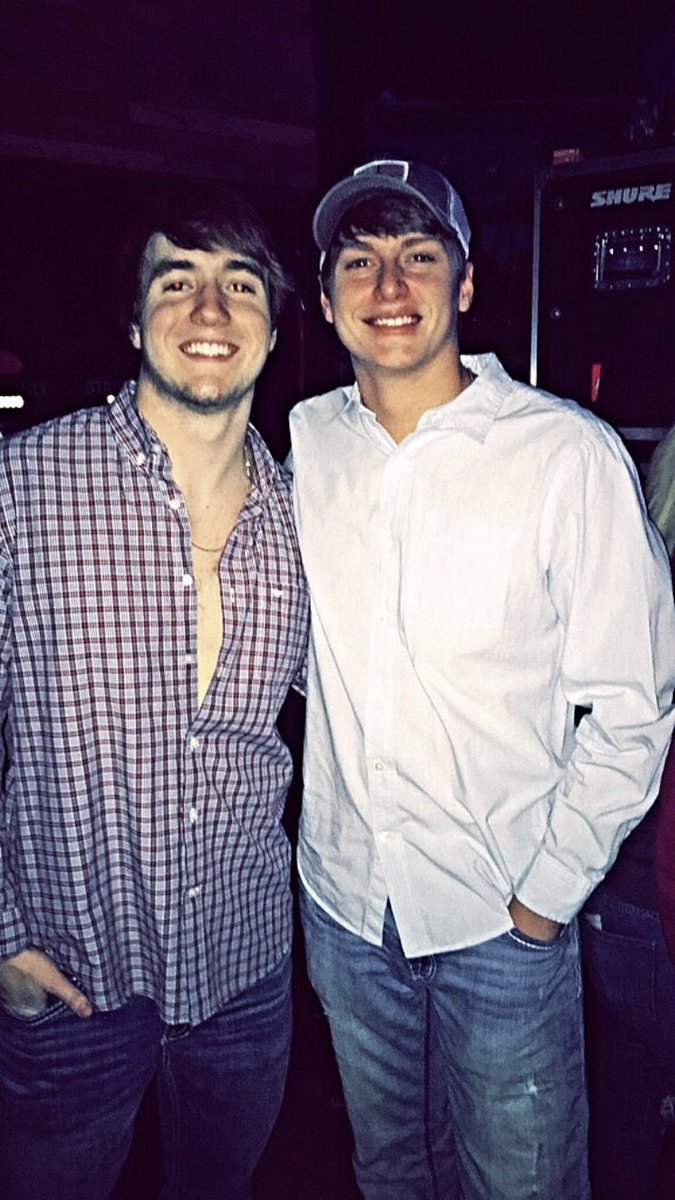 howard2016_'s tweet photo. happy birthday to my boy, hope it's one for the books! looking forward to all the lake days and long nights in ttown coming up 🔮 ly bro https://t.co/9uA05w8IIE