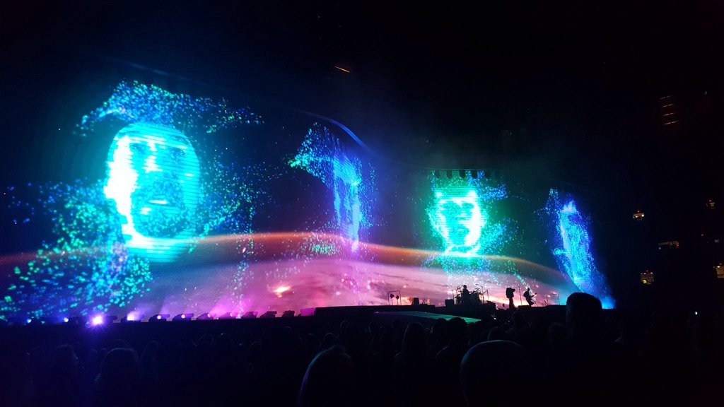achtungmjj's tweet photo. What is art? This is art. #U2TheJoshuaTree2017 https://t.co/c1uAQhffIq