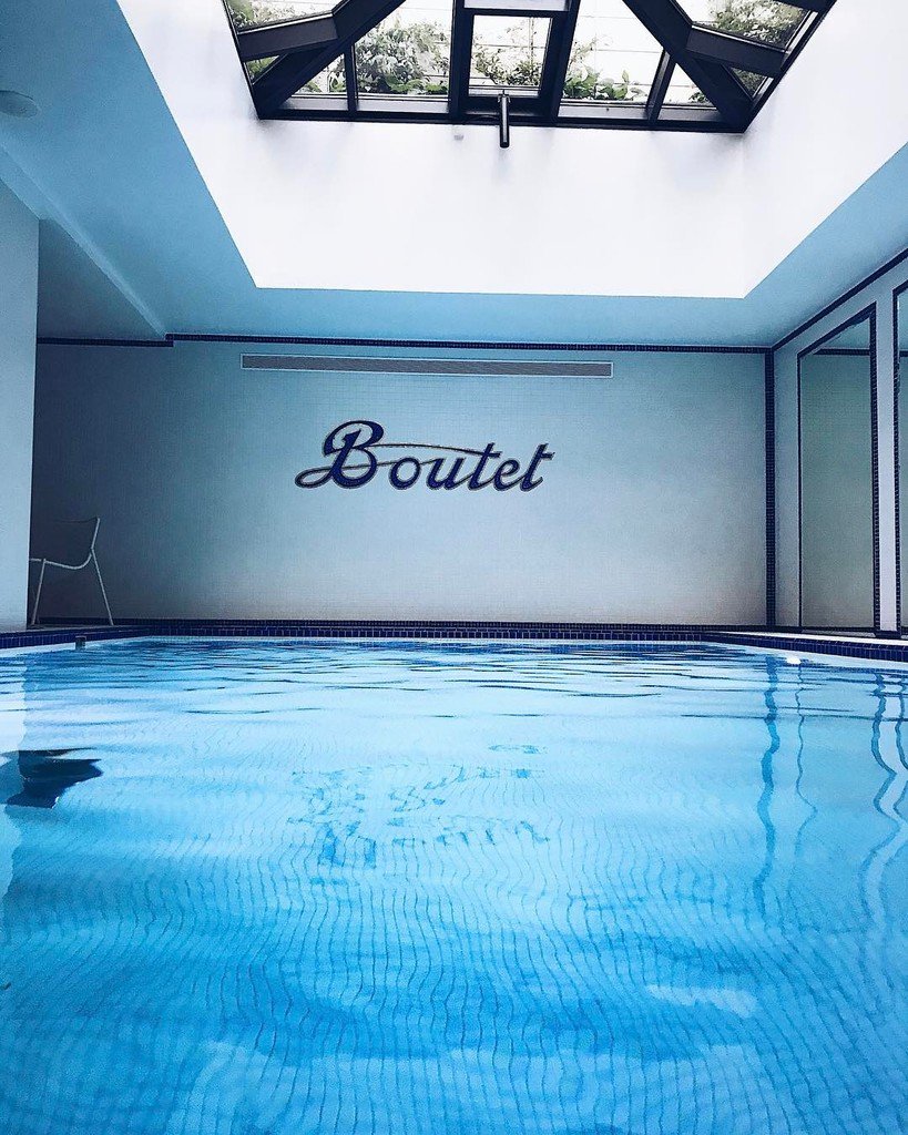 Morning swims 🏊🏻‍♀️ <a href="/boutet/">Baptiste</a>.mgallery #hotelboutet #mgallery #sofitel #paris