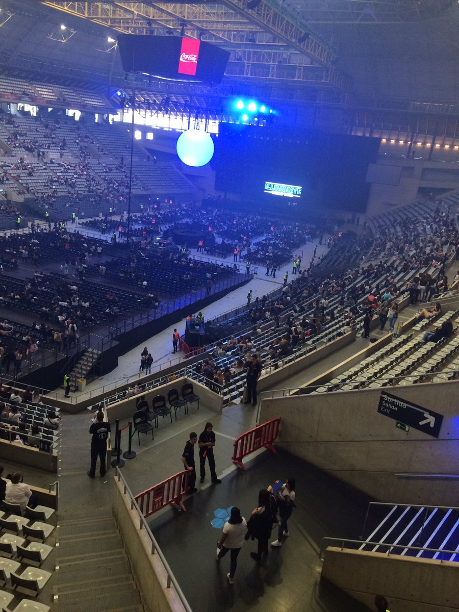 Thank you very much for making me living that magical moment. You're awesome and it was an amazing concert. I love u❤️<a href="/ShawnMendes/">Shawn Mendes</a>