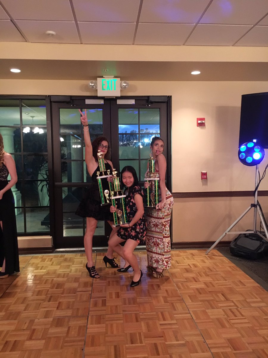 arriana_x's tweet photo. Banquet was a total success, I even got a trophy 🏆😂#inevergetone https://t.co/8UyxmCB9a3