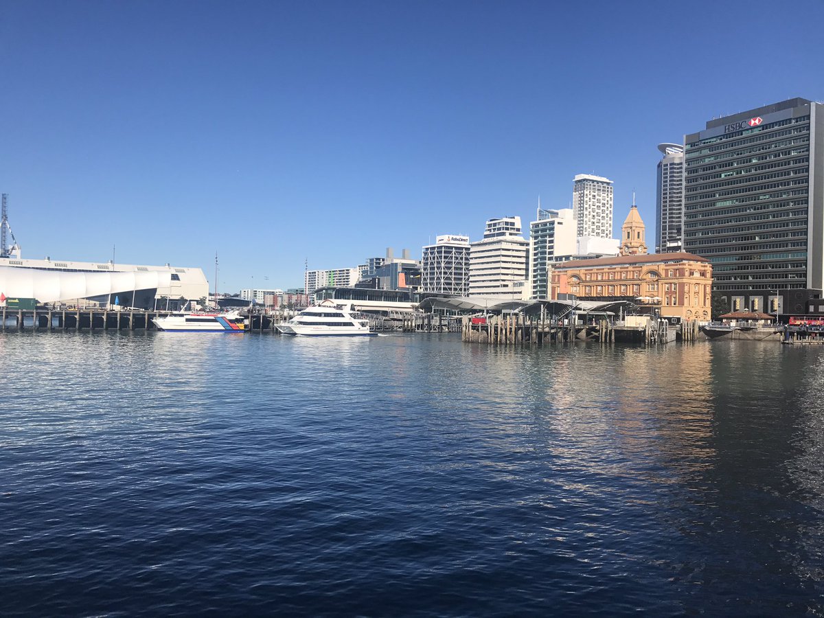 TroyHammo's tweet photo. Auckland, you're kind of stunning today. https://t.co/9UeW4a11Mz