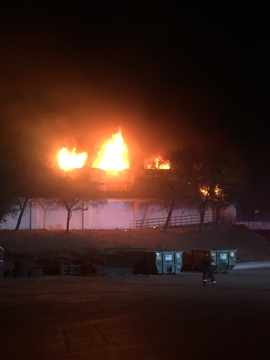 OrlandoFireDept's tweet image. Garbage fire under control. Light smoke noticeable in area near L B McLeod Rd. No injuries.