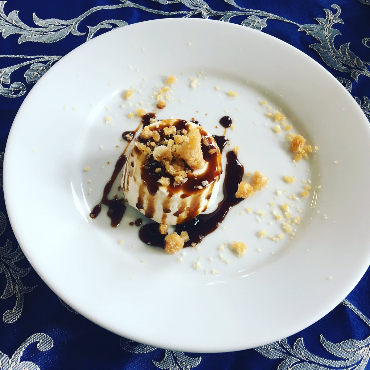 MISS__PL's tweet photo. Macadamia parfait on dark sugar sauce with macadamia brittle. 💜
#sweetsecrets #mackaypride #desserts #foodiegram #foodie #foodblogger https://t.co/MztznsHGgb