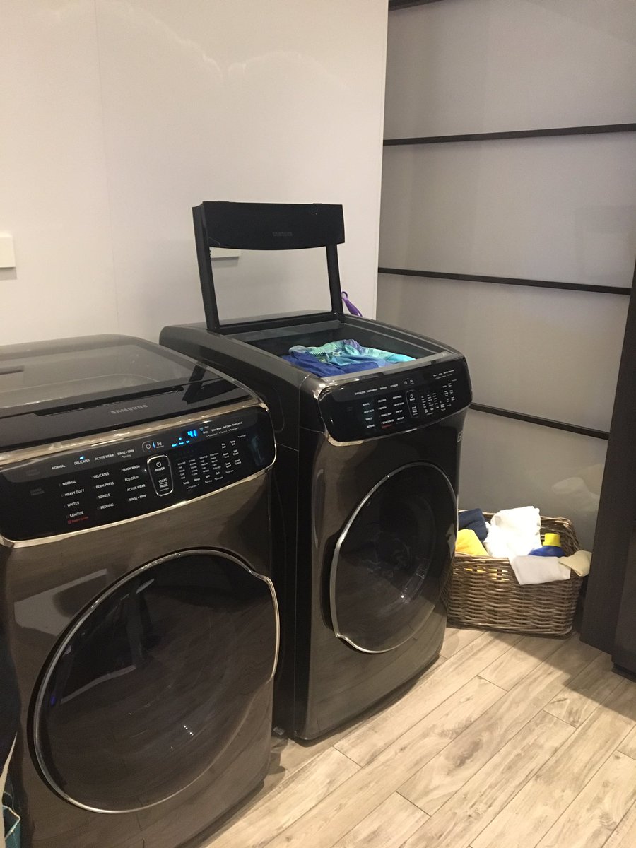 Repolished's tweet image. These two would be magic 🙌 You can wash two different loads at the same time! Game changer! @SamsungUS #bestmoms #bbykitchen #sweepstakes