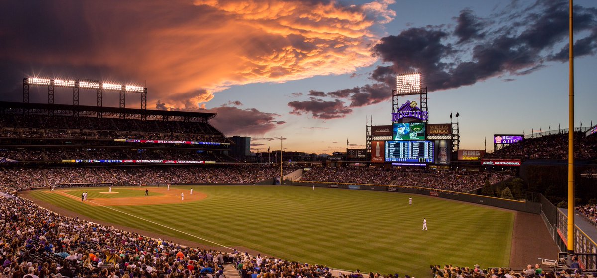 Rockies's tweet photo. Can we just take a second and acknowledge this sunset. 😍 https://t.co/c5aHTVfxx4