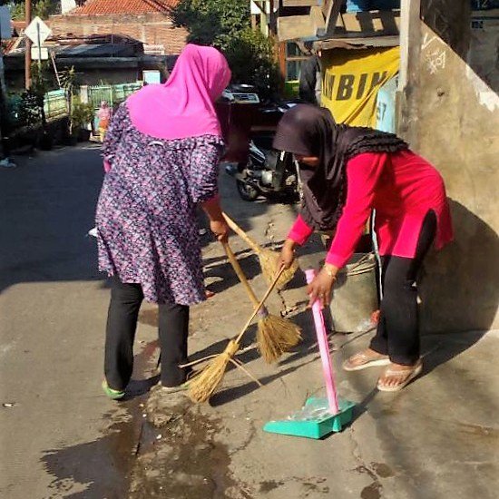 GPS Sabtu Ibu-ibu Warga RW02 palasari, **rempong berhadiah bersih. <a href="/ridwankamil/">Ridwan Kamil</a> @BDGcleanaction <a href="/recyclebank_ID/">#recyclebankID</a>