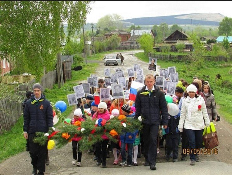 Еще одна фотка меня зацепила, Бессмертный полк. 
Село Березовка, Красногорский район, Алтайский край