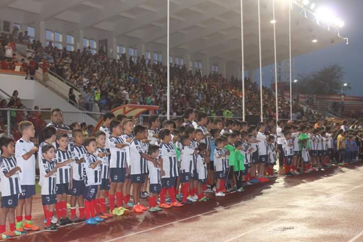 HectorVillarri's tweet photo. Inaugura @carlosfdza @INDETamaulipas el II Torneo de Fútbol Infantil Rayados #Victoria2017 #CdVictoria #Tamaulipas @NoresteDigital @mexnewz https://t.co/PC4Dv2cMaq