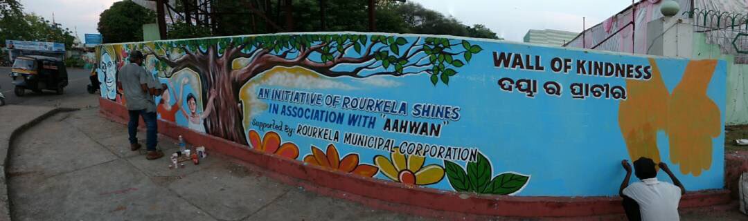 MonishaBanerje0's tweet photo. Wall of kindness started in Rourkela... because when we share the world becomes a better place 😇 https://t.co/Gofkktbhrc