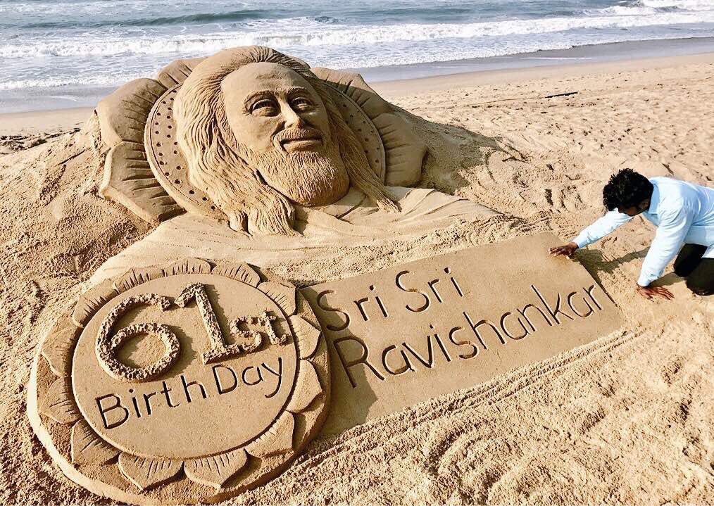 swamigyantej's tweet photo. #HappyBirthdayGurudev  ! 🙏🏼🙏🏼 https://t.co/0Xmqoeh3Ig