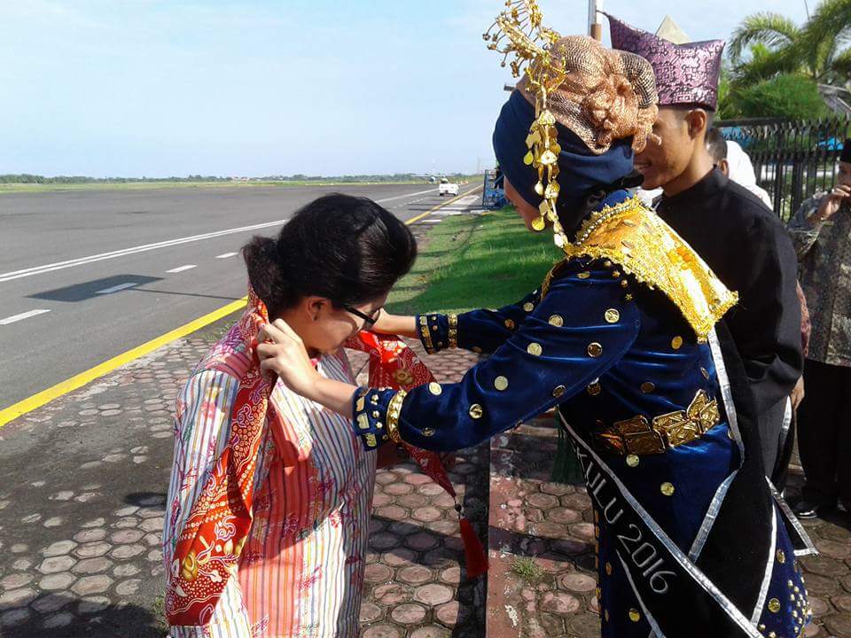 abri05101985's tweet photo. Selamat datang di Bumi Raflesia bu Menteri Kesehatan @ridwanmukti1963  @antoniherwan @  Rakerkesda Prov Bengkulu 2017 https://t.co/mGa27HheZs