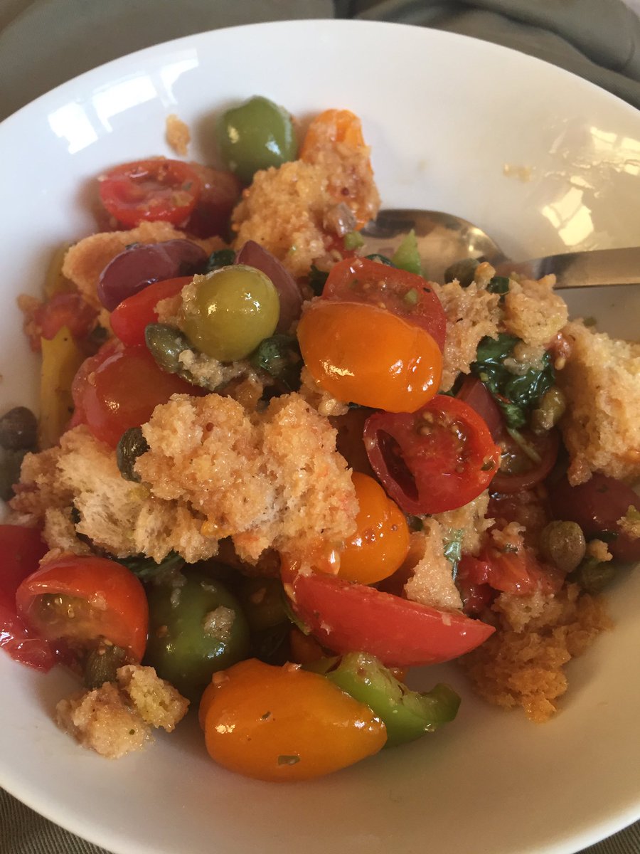 dbleach1803's tweet photo. Not the prettiest, but delicious. Panzanella - tomatoes, stale bread, and a few added extras #food #foodporn #tomatoes #panzanella https://t.co/Frne2XRCxe