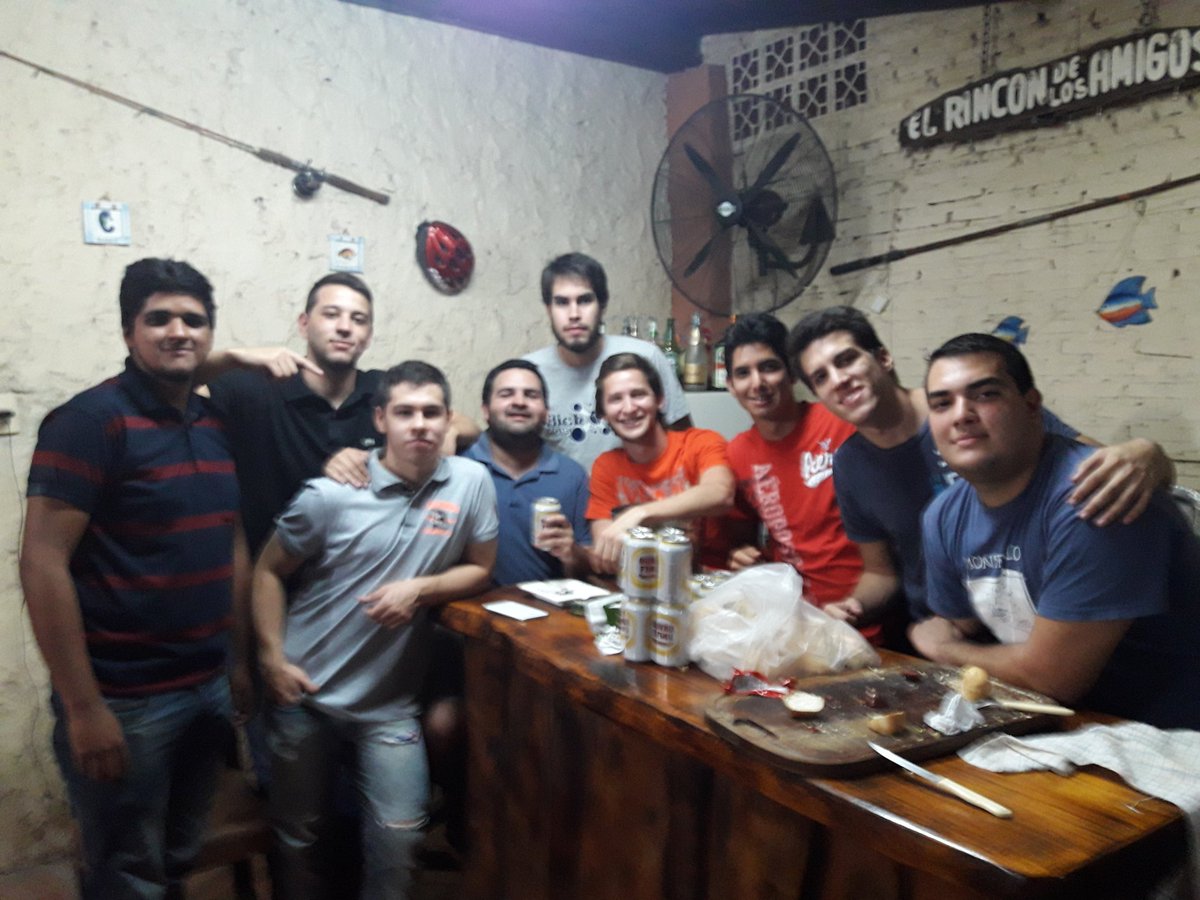 Atletico_013's tweet photo. Concentración y cumpleaños del cerebro del equipo @Mau_servian salud y por más fútbol juntos. #VamoElAtleti https://t.co/97dcn14TAc