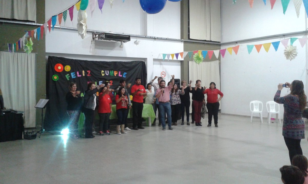 melloni_sm's tweet photo. Acompañamos a la EPN°22 en su 8vo aniversario...cena show!! @criado_ines @Munirivadavia1 @JUReynoso @aguirrecd @calvopet @PRosolen https://t.co/Gno2UEUyQF