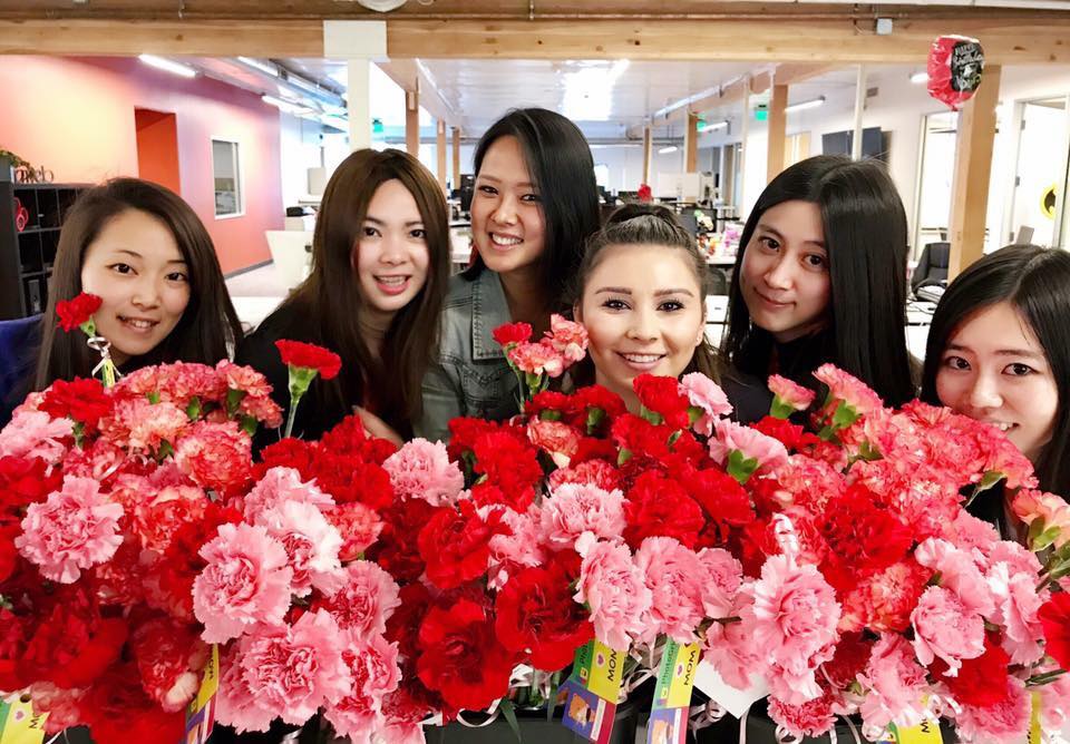 cmcmglobal's tweet photo. Happy Mother’s Day from Cheetah Mobile! See the photogrid crew at Stanford Powwow Festival Tomorrow! #LensHaveFun https://t.co/OWywRgVXCj https://t.co/1GUW5eOLY9