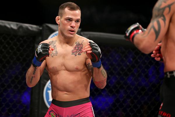 sherdogdotcom's tweet photo. Matt Bessette Pulverizes Rey Trujillo to Retain CES MMA Featherweight Title https://t.co/GiiK3IjZij via @MikeSloan19 #CES44 https://t.co/6EtL6vCDyz