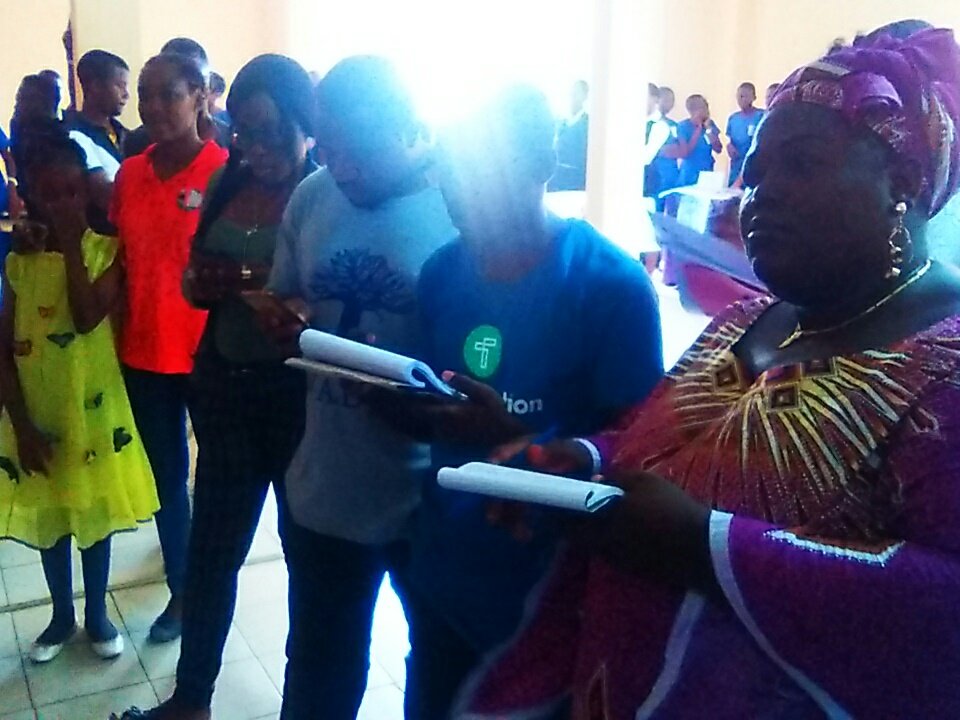 Frankywilly's tweet photo. #TechnovationCameroon #NewTechCrew présente au jury son appli #BEqualApp https://t.co/ZxBfO39pEB