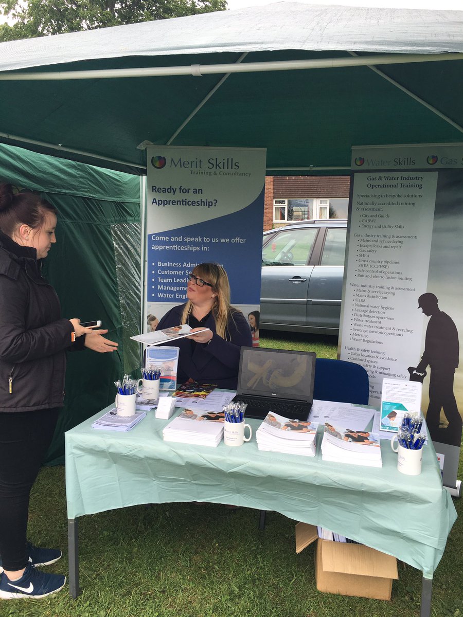 MeritSkills's tweet photo. 1 of our Assessors speaking with a member of the public about our courses and#Apprenticeships @YaxleyFestival #yaxfest https://t.co/OddijYByXj