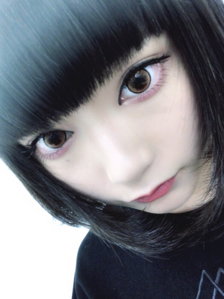 5.4～5.5
大阪へ✈️
初の撮影させて貰いました🤤🙏🏻！
ヘアメイクさんに綺麗なメイクをして貰えて、カメラマンさんに本格的に写真を撮って貰えて、本当に貴重な1日😌❣️
モデルさんたちみたいに、綺麗にスラッと写れるように自分も頑張ります😖❣️