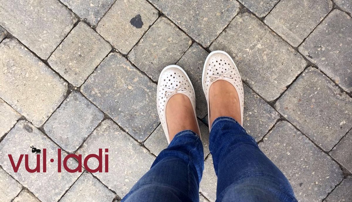 VulladiOfficial's tweet photo. Deslumbra con las nuevas Bailarinas Montreal en Serraje Purpurina Brillo ✨😱
#vulladi #madeinspain #shoes #woman #newlook https://t.co/cOAfCMeVFk
