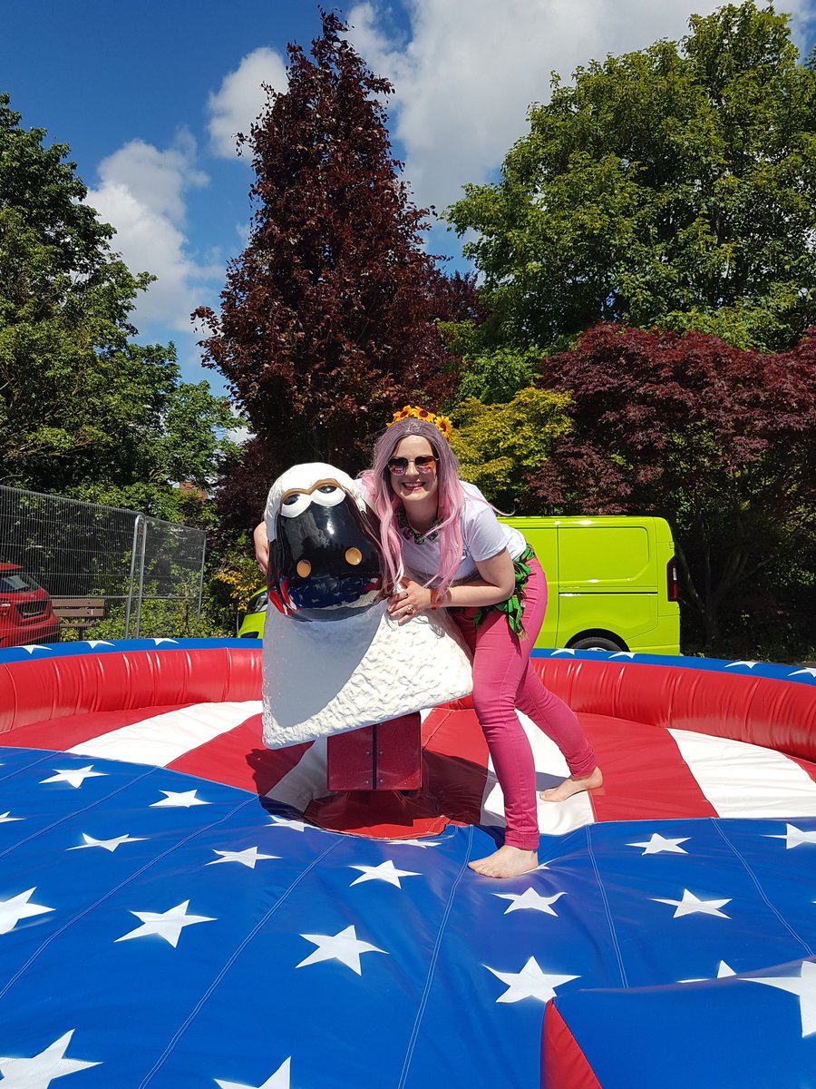 ColabExeter's tweet image. @CoLabWelcome Lyddi getting ready for #ExeterPride2017 with @ExeterBC!