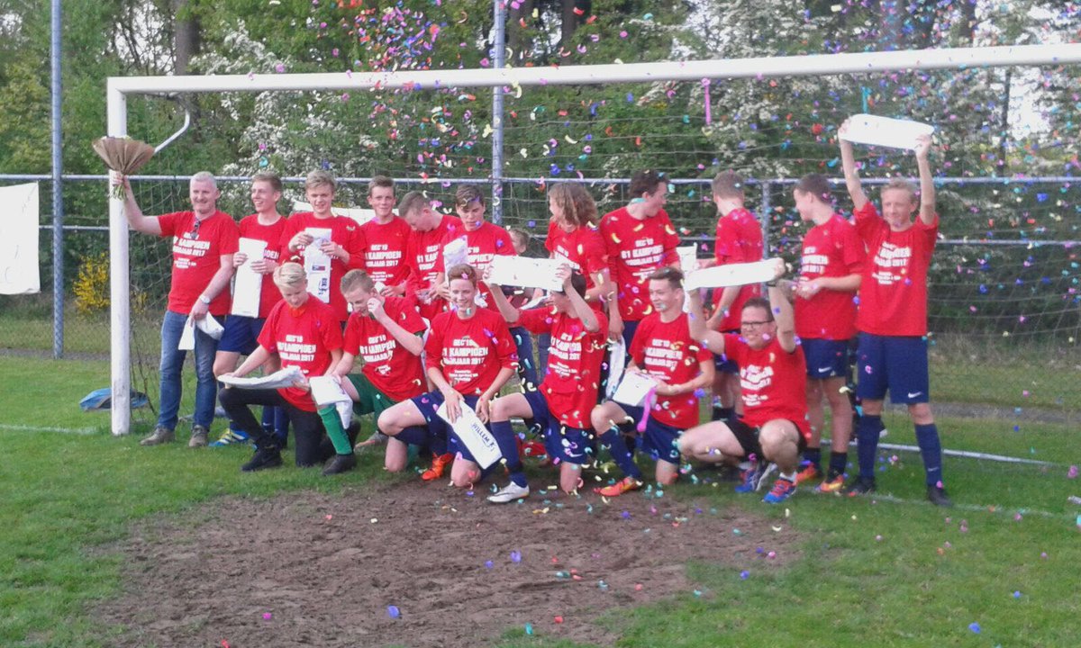 Kampioenen!! <a href="/DEC10_/">Dec'10_</a> JO17-1 wint met 2-9 bij <a href="/excelsior31/">SV Excelsior'31</a> JO17-6 en mag zich tot kampioen van de 4e klasse 12 kronen! Gefeliciteerd!