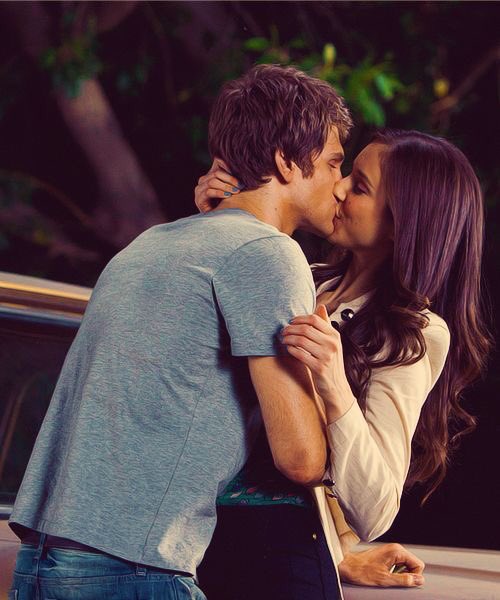 townsofrosewood's tweet photo. Our favourite #PLLCouples 🔥🔥❤️❤️ @AshBenzo @shaymitch @SleepintheGardn @SashaaPieterse @lucyhale @tylerjblackburn @IANMHARDING @KeeganAllen https://t.co/rCjqmzkBkj