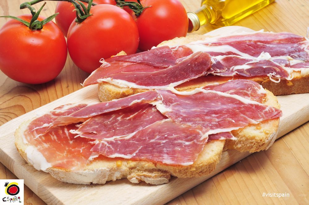 EspanaEnLatam's tweet image. Bread with olive oil, ham and tomato, for breakfast, in the afternoon, between meals… Always yummy! 😋 #gastronomy #VisitSpain #GastroSpain