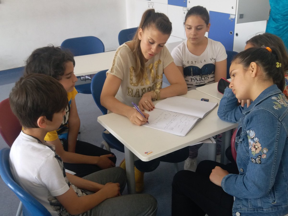obbo2015's tweet photo. Bahçeşehir Koleji Ortaokul öğrencilerimiz öğretmenleriyle Etüt çalışmaları yaparak eksik konularını tamamlıyorlar. https://t.co/5mHYsesfvL
