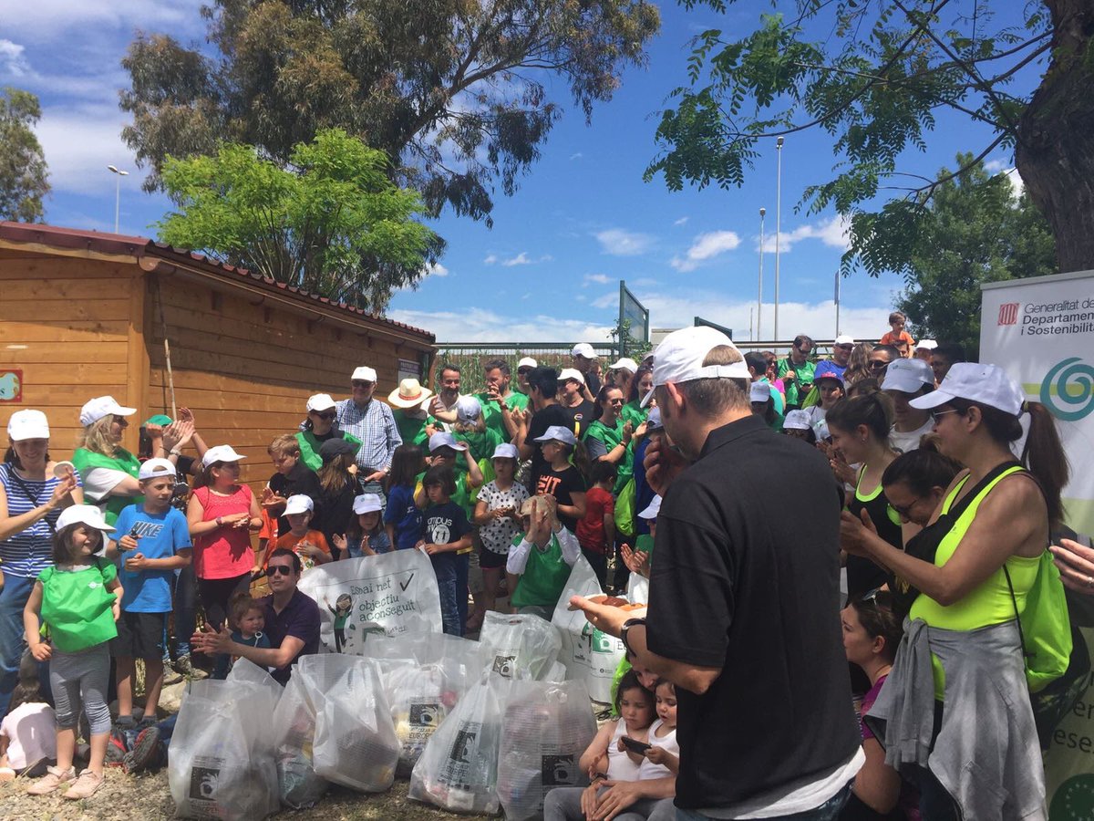 Cicloplast_com's tweet photo. ¡Objetivo cumplido en Tarragona! ##VoluntariadoVerdeCicloplast #EuropeCleanUpDay https://t.co/XiBseHxND9