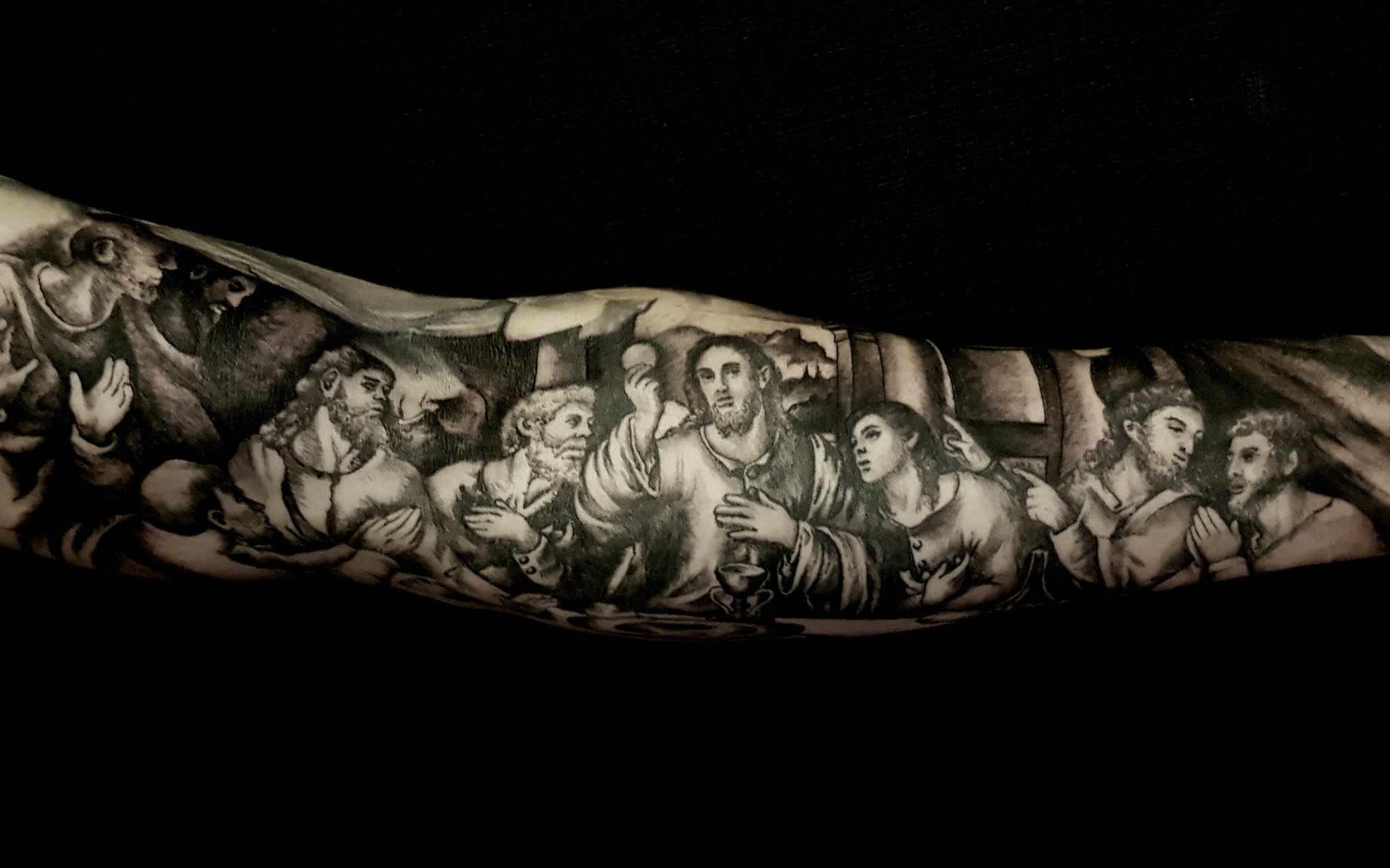 Tattooist draws massive Last Supper scene on customers stomach  and its  a work of art  North Wales Live