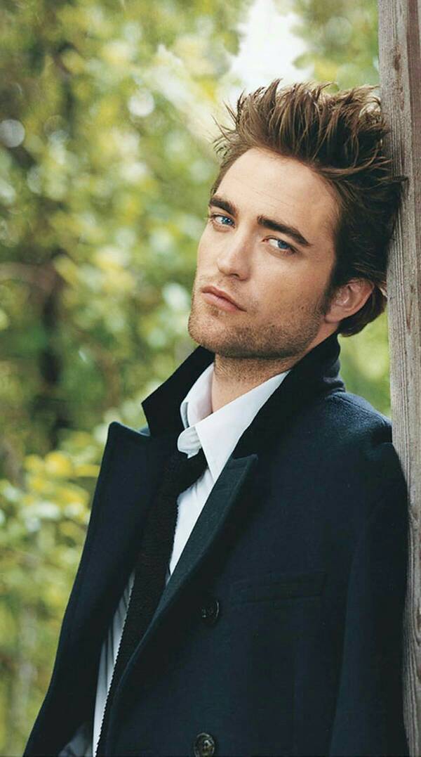 Happy 31st Birthday Robert Pattinson! He potrayed Cedric Diggory in the films. 