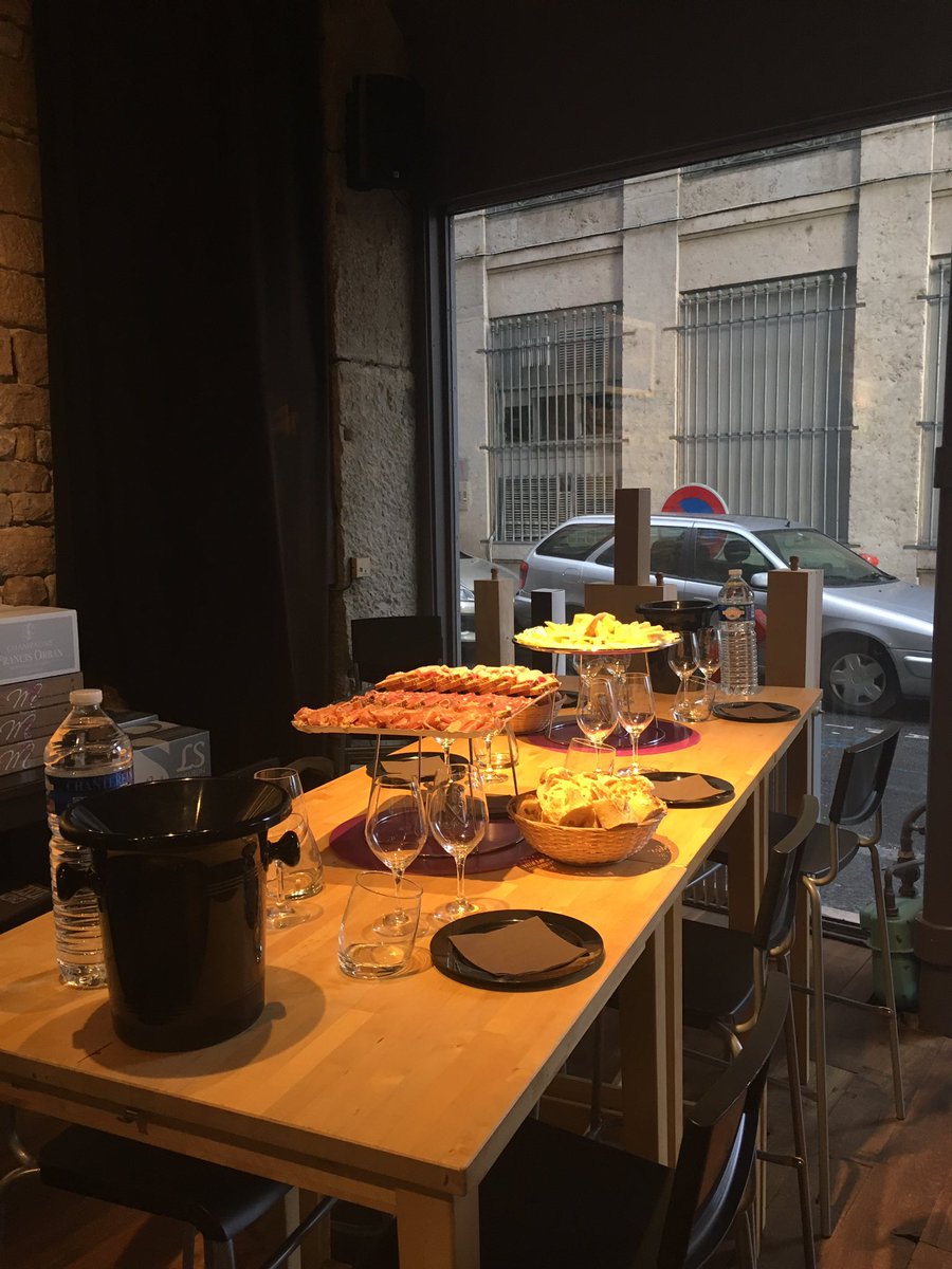 Sou_Chabada's tweet photo. Belle soirée découverte autour des vins du Rhône septentrional chez @JohnEuvrard #Dégustation #vinsdevienne #cuilleronvillardgaillard https://t.co/h8H6yYKe4d