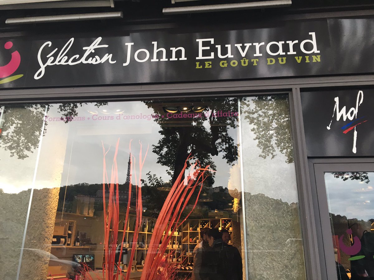 Sou_Chabada's tweet photo. Belle soirée découverte autour des vins du Rhône septentrional chez @JohnEuvrard #Dégustation #vinsdevienne #cuilleronvillardgaillard https://t.co/h8H6yYKe4d