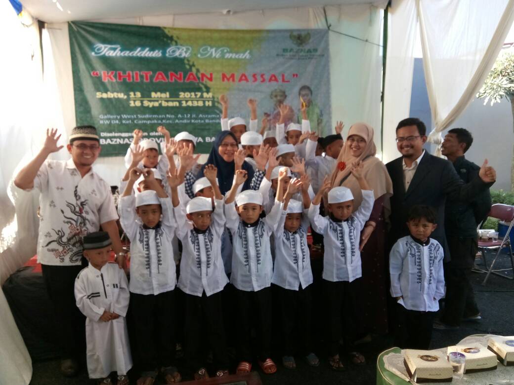 budlan's tweet photo. Kunjungan Ibu @lediahanifa 
Di Acara Khitanan Massal 
#yayasan simetri @tata_nugraha 
Dg Baznas Jabar ust Arif R https://t.co/3TztRRfHqW