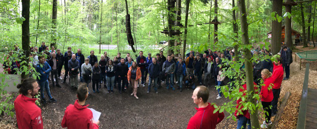 tkleinmuc's tweet photo. @iteconomics traut sich was im Klettergarten #allhands17 https://t.co/GgEx3HSPC1