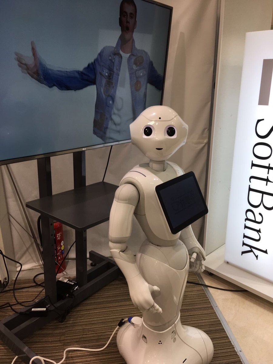 CindyBerichon's tweet image. @kattywheat I found @SDWorxHARRI &apos;s friend in #Japan 🇯🇵 (#Tokyo) 😃 - it says Kon&apos;nichiwa! #AmazingRobot #SDWorx 🤖 @SDWorxGlobal @SDWorxUKI
