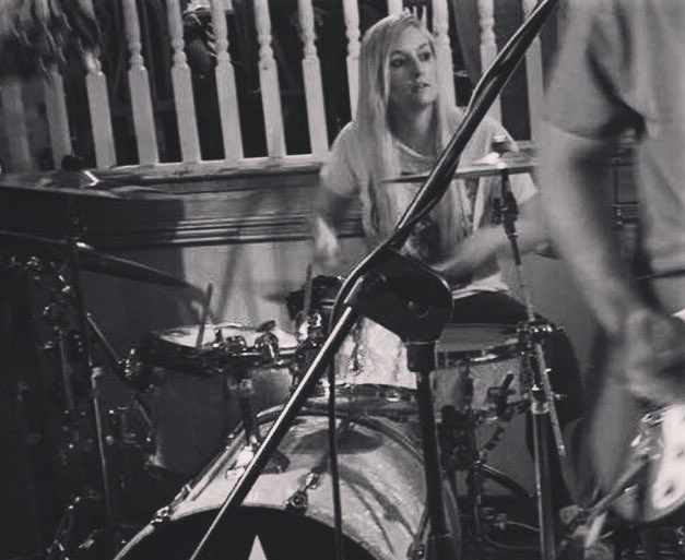 alpha__waves's tweet image. #tb🔙 to our gig where our drummer was going so fast no one could see her hands 👊🏻
