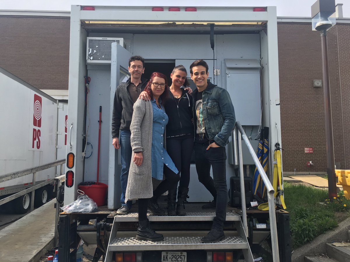 TMI_Uruguay's tweet photo. About #AlbertoTakeover #Shadowhunters #ShadowhuntersSeason2 #ArtDept #PetWall #StuntCrew #BestCrewEver #CraftAndCatering https://t.co/sPpgQX4fkY